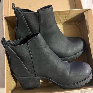Black Ankle Booties, Never worn, dirty laundry, 8